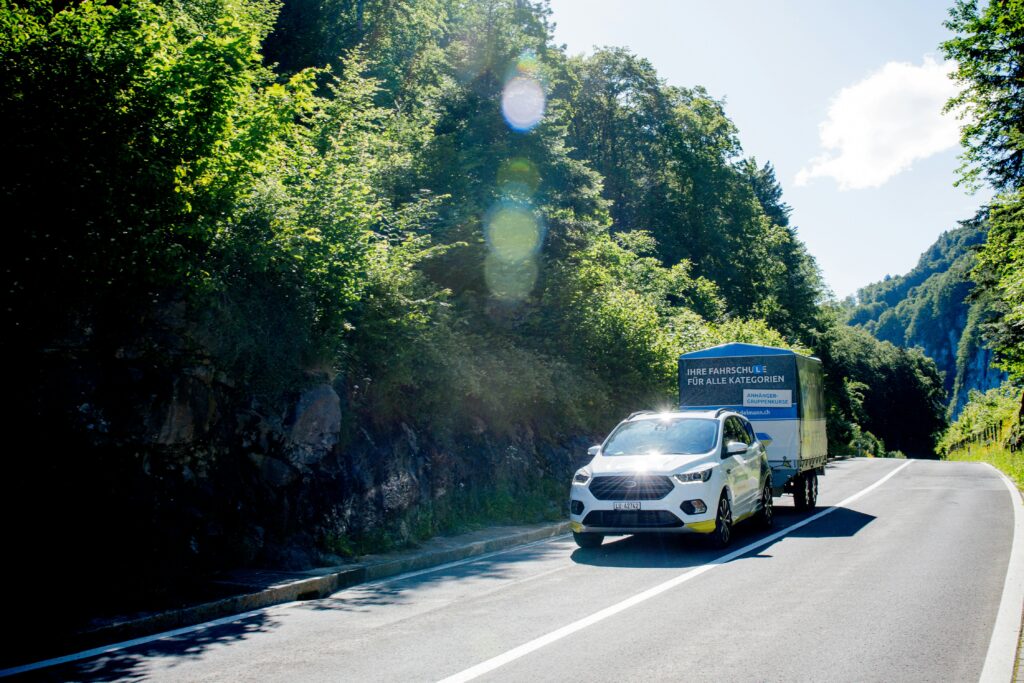 Remorque tractée par une voiture